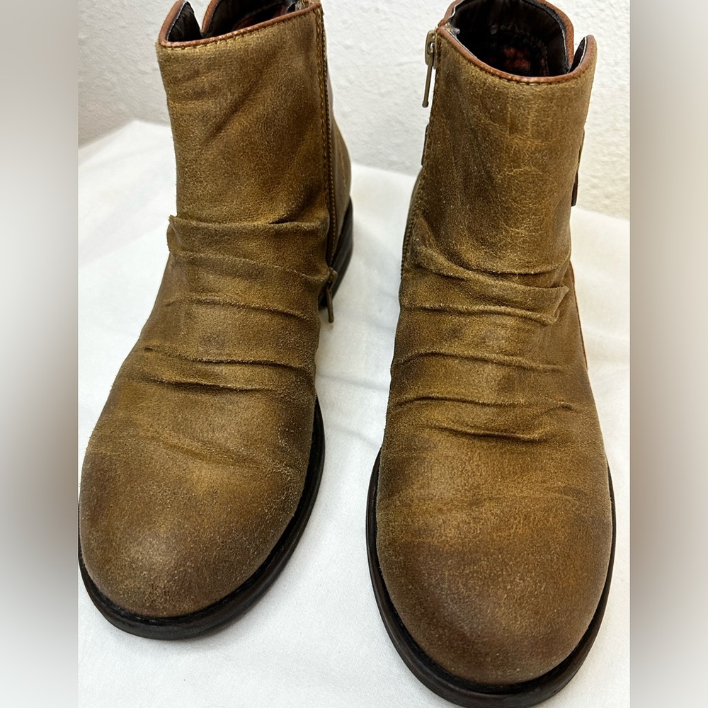 Baretraps- Callahan Brown leather distressed zip up light tan/brown Ankle Boot